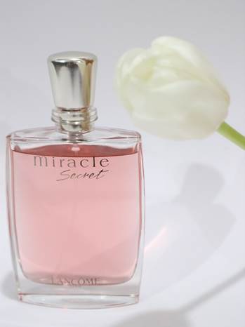 什么香水好聞又持久？戀上蘭蔻奇跡密語，從此告別粗糙six god 女孩