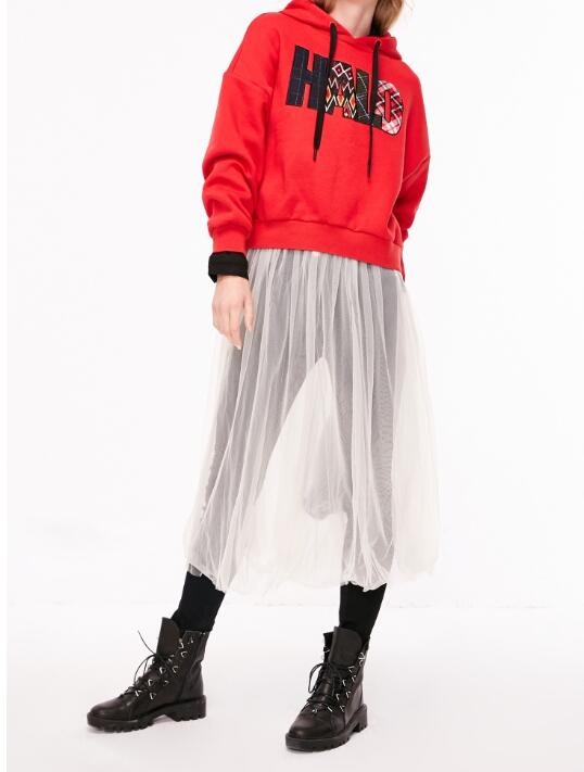 紅色衛衣配什么褲子好看 輕松穿搭玩轉時尚