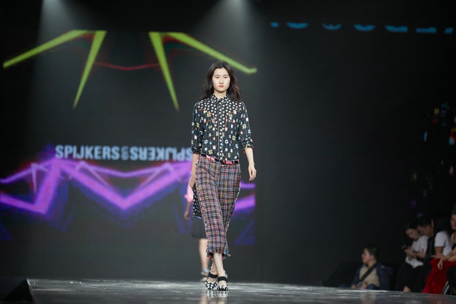 設計師 Truus & Riet Spijkers