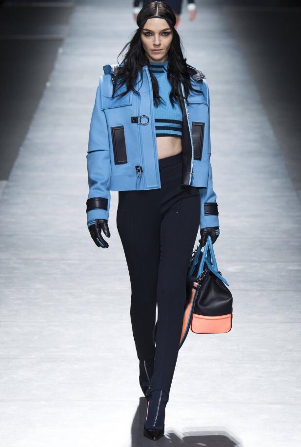 紀梵希的繆斯女神，“剪刀腿”女王繼承了赫本式的輝煌！