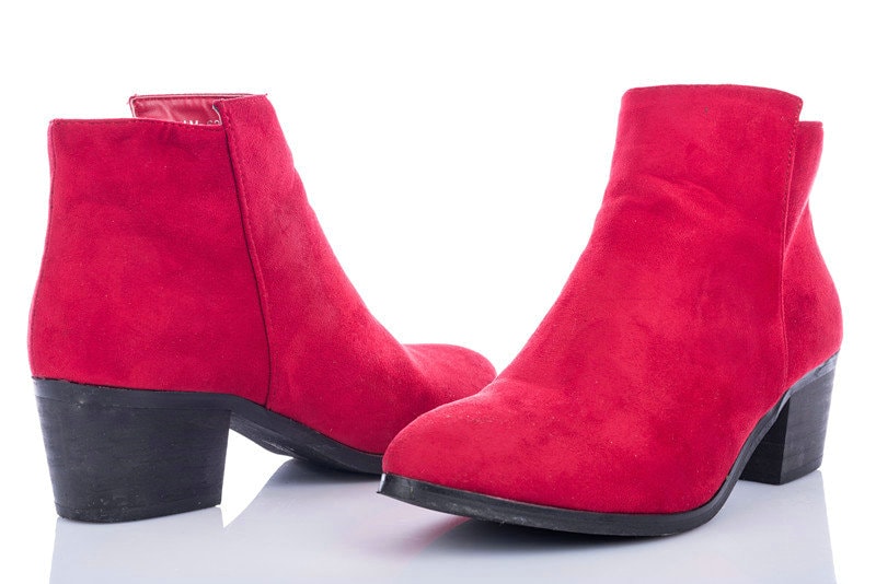 怎么搭配紅色短靴才會好看 紅色短靴穿搭圖