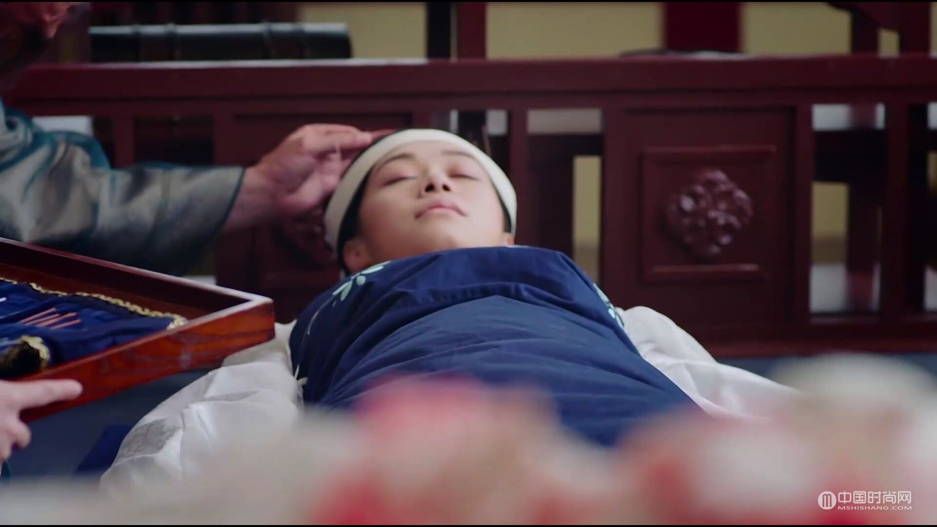 宮心計(jì)2深宮計(jì)第33集劇情：若芊頻臨死亡茗風(fēng)遭滅口 何離得知真實(shí)身世