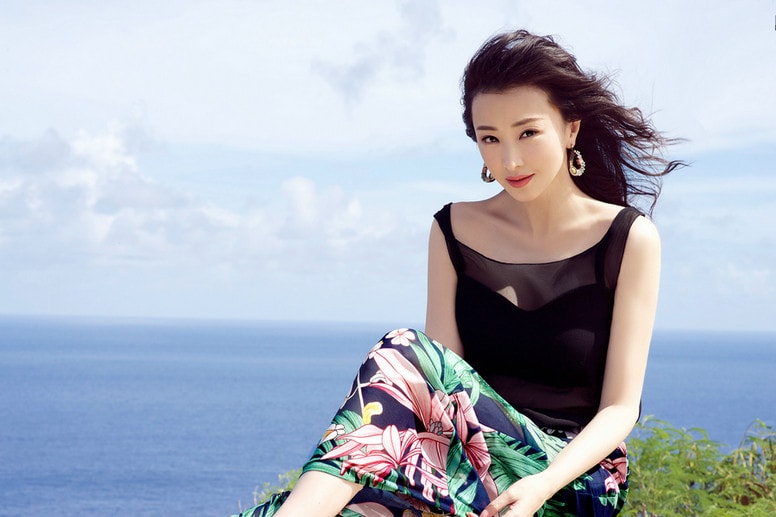 海邊旅行度假穿什么合適 看《扶搖》璇璣國女王林靜夏日海邊度假撩人風格搭配