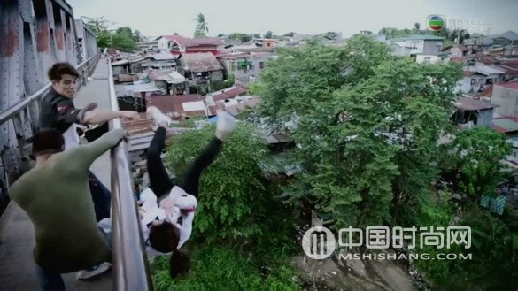 tvb港劇兄弟第17集劇情：天行得悉陳鈴愛上鐵男 萬祺要脅斯婷非凡