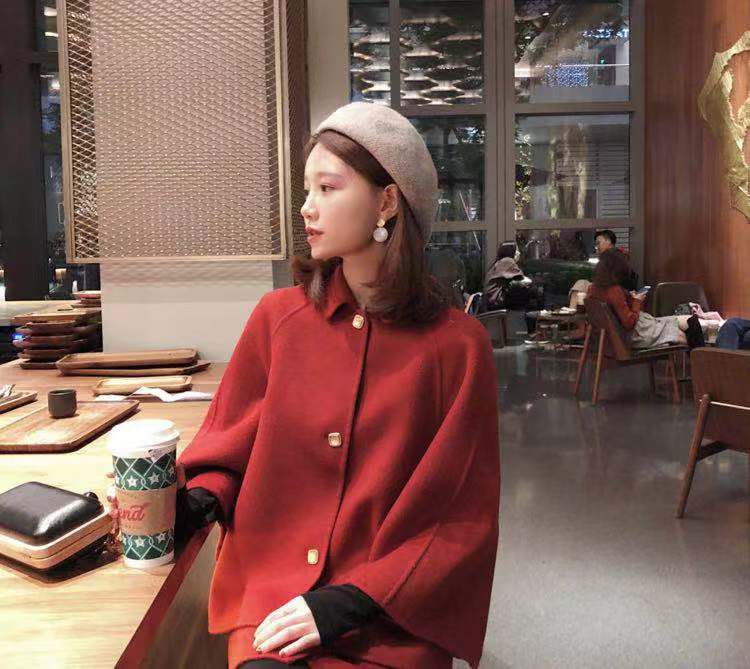 紅色斗篷怎么搭配，戰(zhàn)衣出場(chǎng)新春必勝