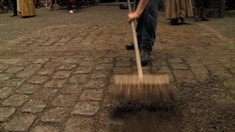 制作特輯之Paris at Pinewood