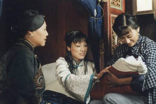 走出藍(lán)水河  劇照：斯琴高娃飾演母駱駝