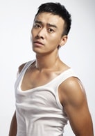 李嘉奇（童年）；郭鵬（少年）；鄭奇（青年）