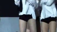 長腿美女性感熱舞近拍，穿的是男朋友的襯衫，讓人把持不住cq0