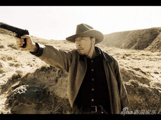 西風烈（2010） “藏獒”何健中（倪大紅飾）