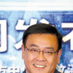 爾冬升Tung-Shing Yee