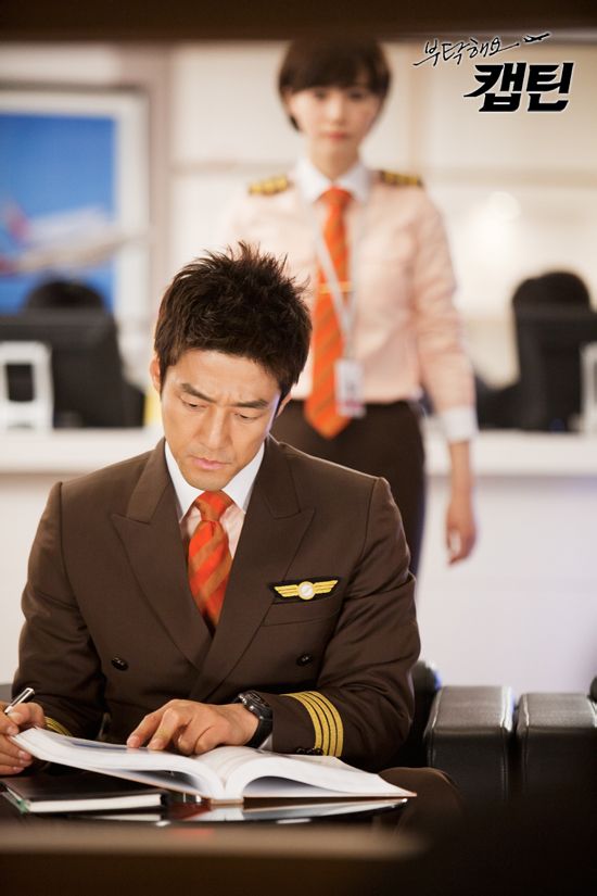 拜托了機(jī)長(zhǎng)  帥氣機(jī)長(zhǎng)池珍熙