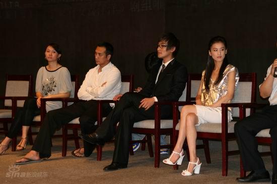 丁家有女喜洋洋 出席宣傳活動